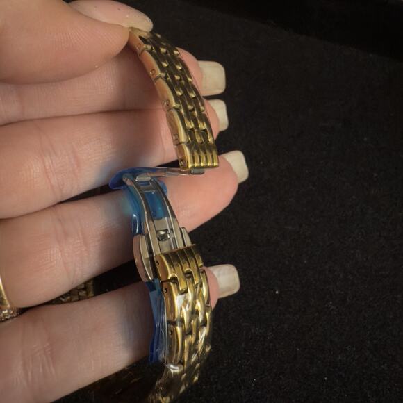 Invicta Wildflower Women's Watch - 30mm, Gold (69095) - NEW - Picture 5 of 9